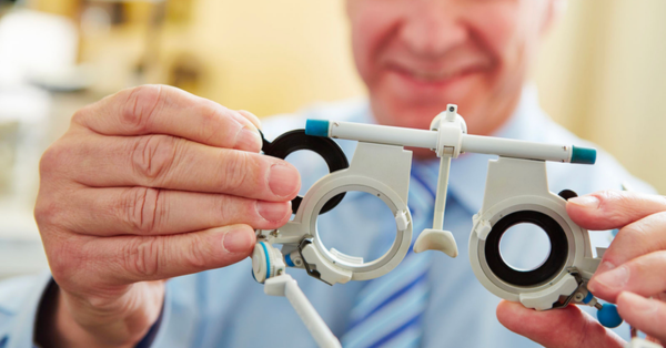 Cả lão thị và viễn thị đều có thể khắc phục bằng cách đeo kính