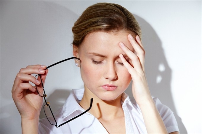 Nếu bạn thường xuyên mỏi mắt, đau đầu thì rất có thể bạn đã bị cận thị