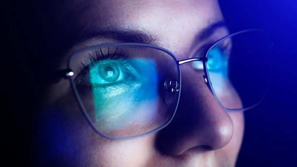 Khả năng chống ánh sáng xanh giúp bảo vệ mắt vượt trội